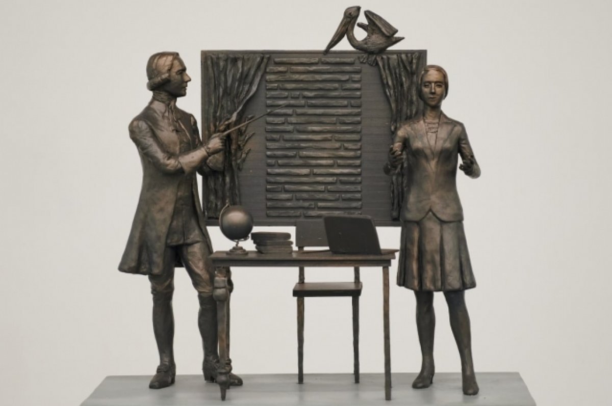    Три проекта будущего памятника педагогам представили воронежцам