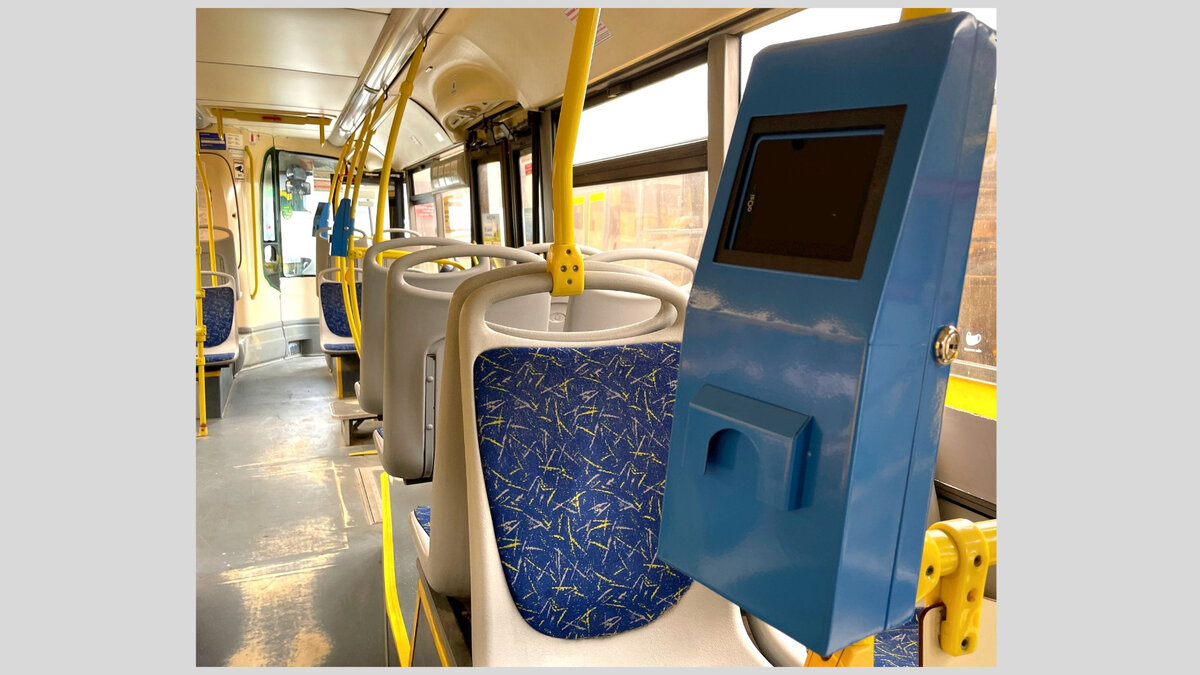     В Ижевске с 31 мая на автобусном бескондукторном маршруте №26 пассажиры начнут оплачивать проезд безналичным способом через стационарные валидаторы. Об этом сообщила пресс-служба АО «ИПОПАТ».