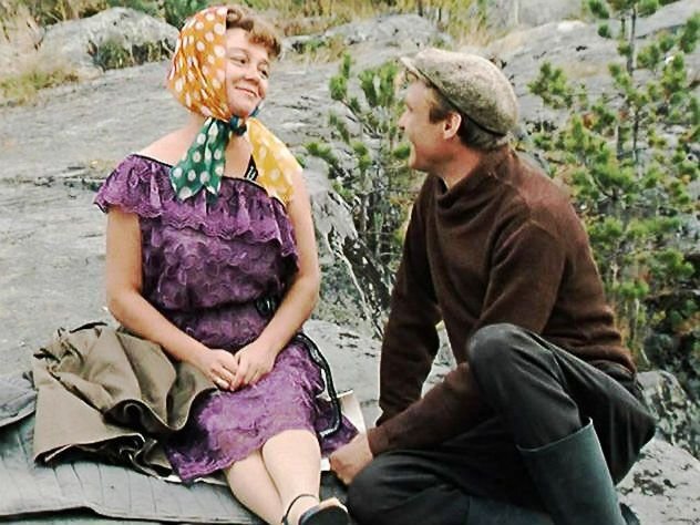 Кадр из фильма "Любовь и голуби"  https://www.film.ru