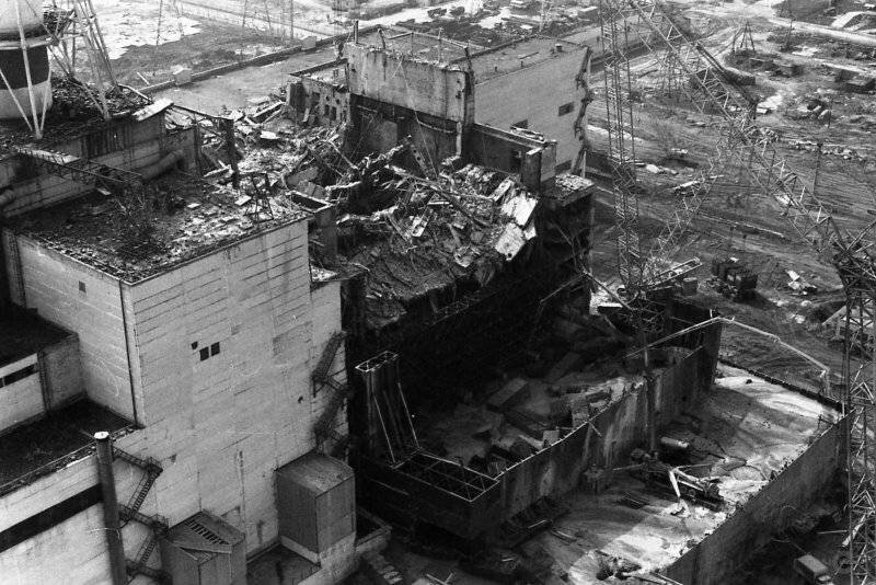 Результат чернобыльской аварии. 4 Энергоблок Чернобыльской АЭС 1986. ЧАЭС реактор 1986. Разрушенный 4 энергоблок ЧАЭС. Чернобыль 1986 ликвидация.