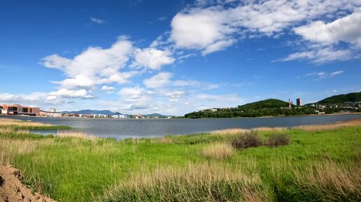 Облака над Солёный озером и городом Находка