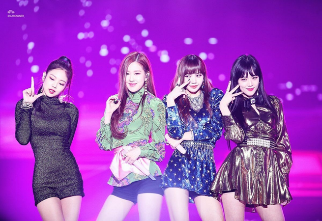 фотография участниц во время концерта