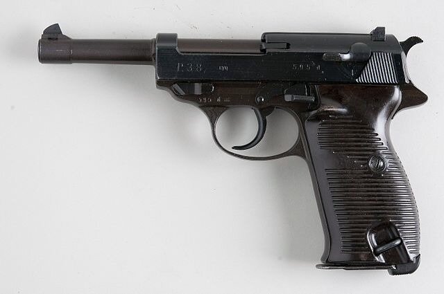Пистолет Walther P38.