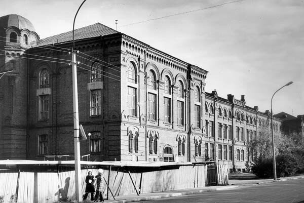 Здание № 2 Свердловского горного института (пер. Университетский, 9), где размещался эвакогоспиталь № 1706
(фото П. Робина)