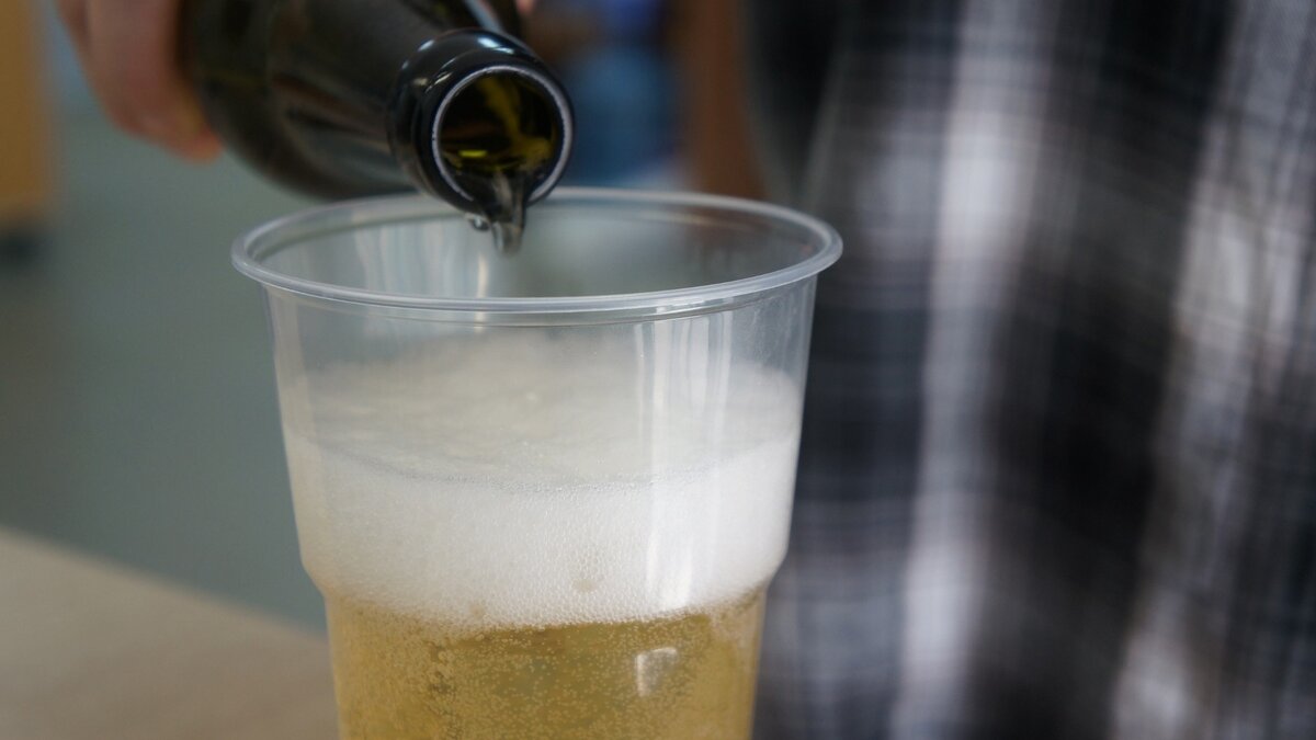     Около 30 человек погибли в России после употребления слабоалкогольного напитка «Мистер Сидр». В том числе, двое из Нижегородской области. Еще четверо жителей региона, по последней информации, находятся в больнице. Кто виноват и что делать, выяснил NewsNN.