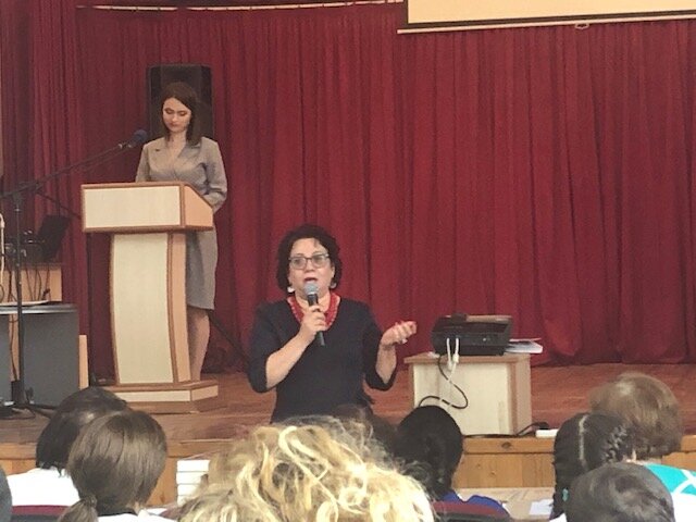 В связи с Международным днём русского языка в Степанакерте состоялся конкурс чтецов. Фоторяд