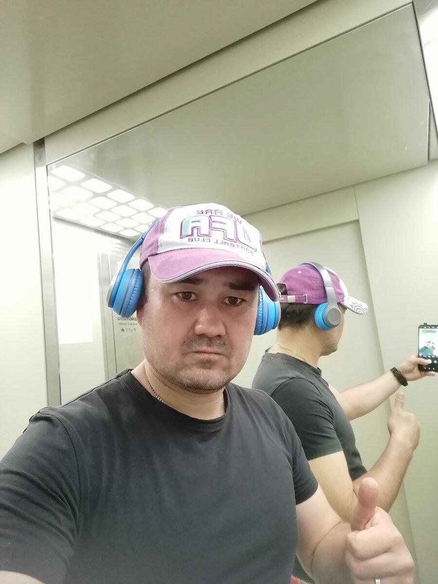 Дистанция так себе 1 км, главное победить себя и выбежать из 4 минут, ✊✊✊. 