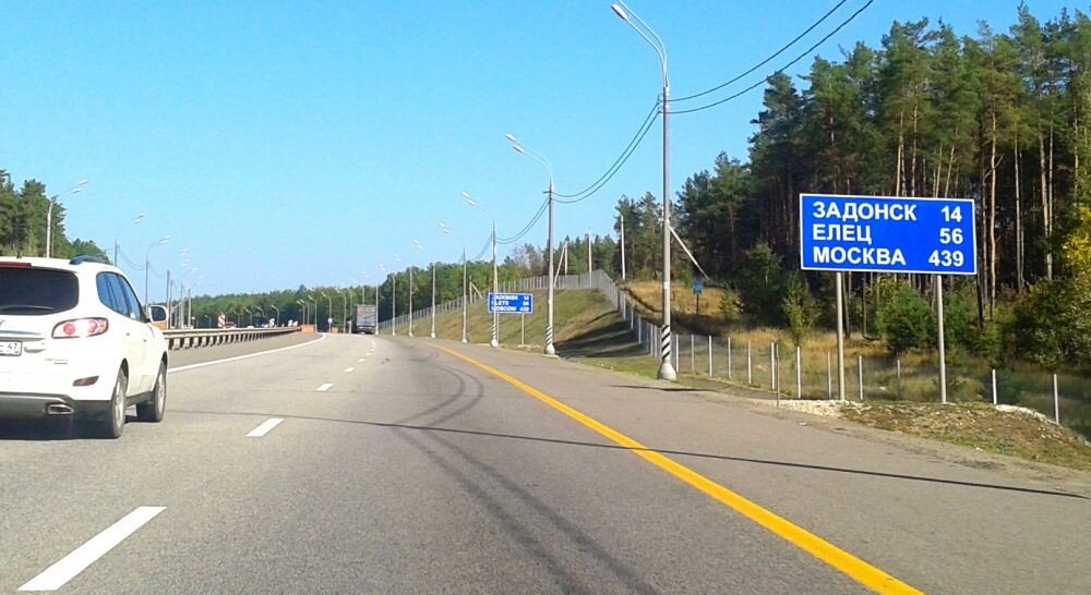 Км москва. Указатель Воронеж м4- Дон. М4 трасса указатели Воронеж. Трасса м4 Задонск. М4 знак Воронеж.