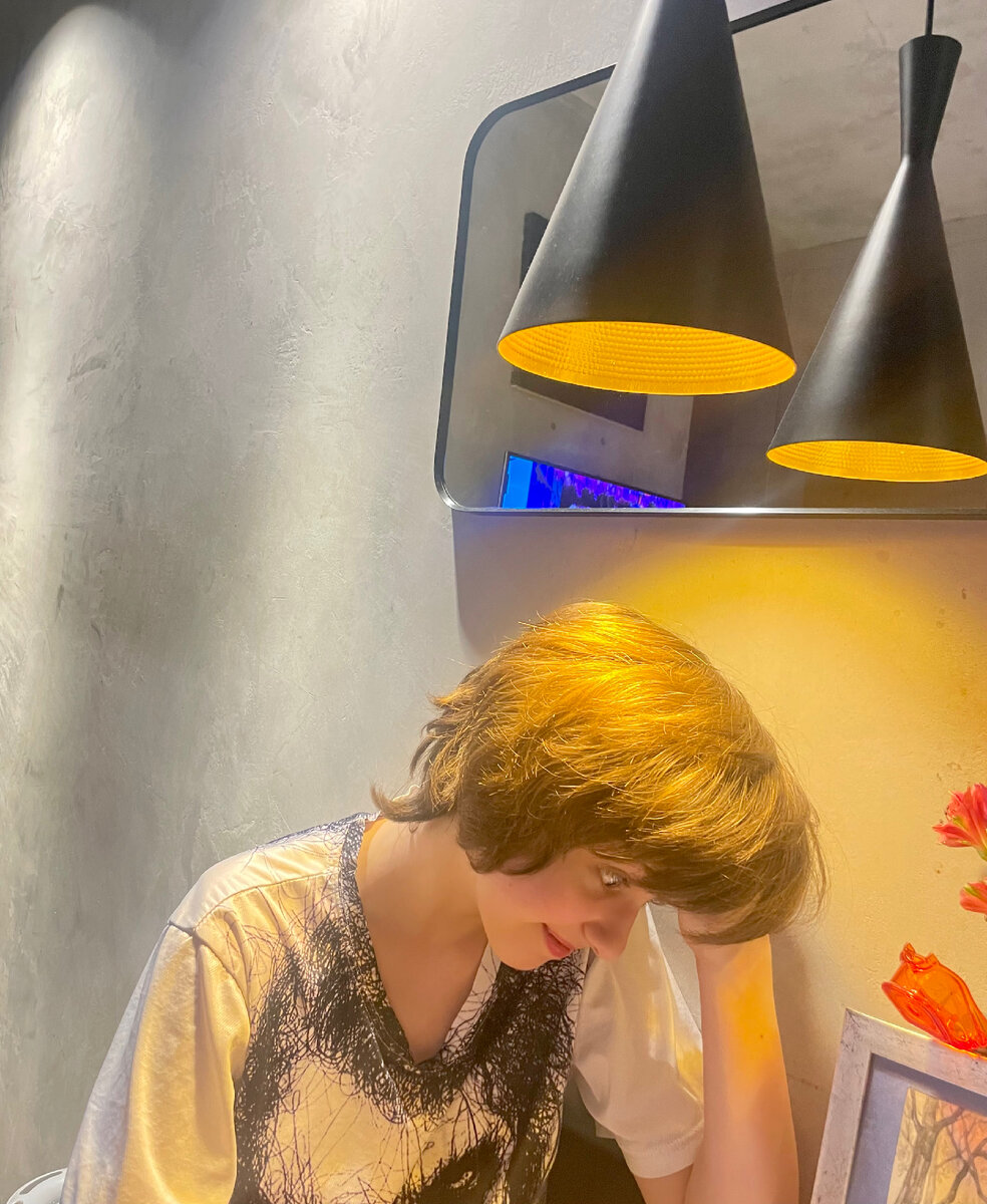 «Съемка запрещена! По крайней мере пока я ни стану знаменитой!», говорит Варя