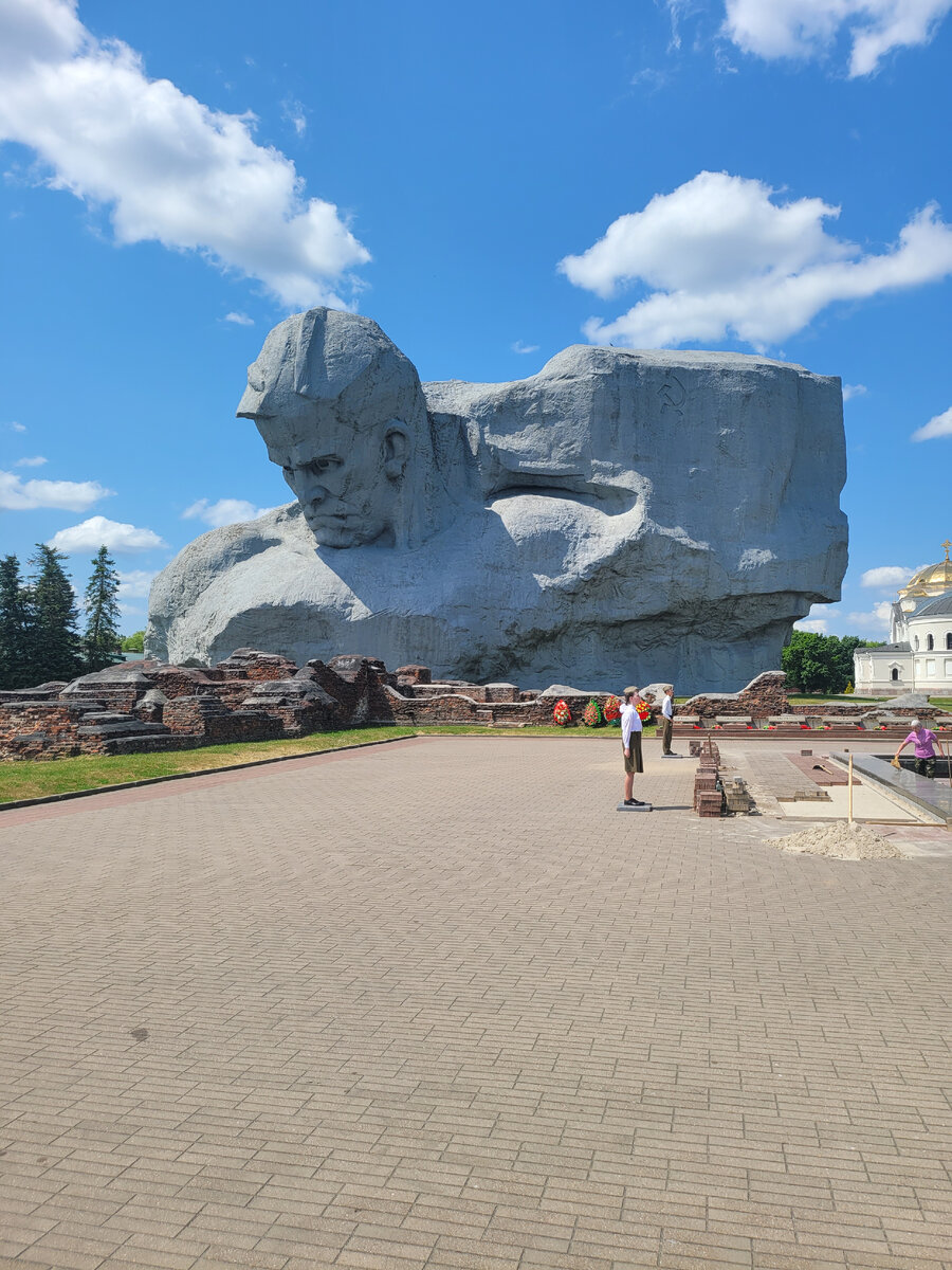 мемориал павшим защитникам