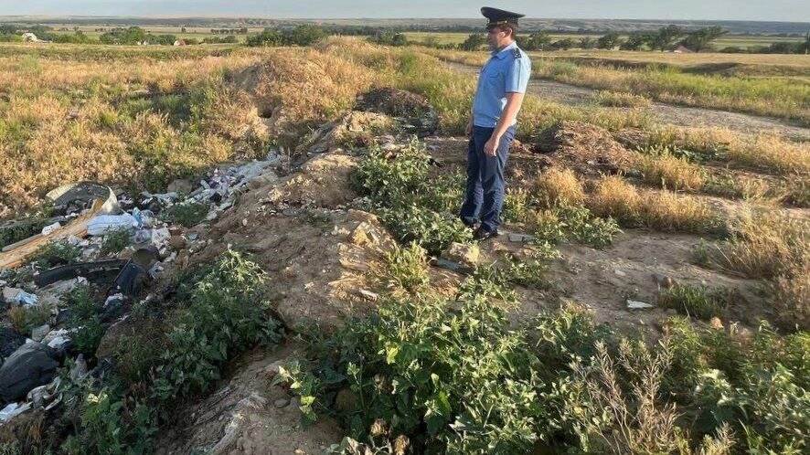     В Ставропольском крае чиновники игнорировали появившийся в Буденновском округе свалочный очаг, сообщили в региональной прокуратуре.