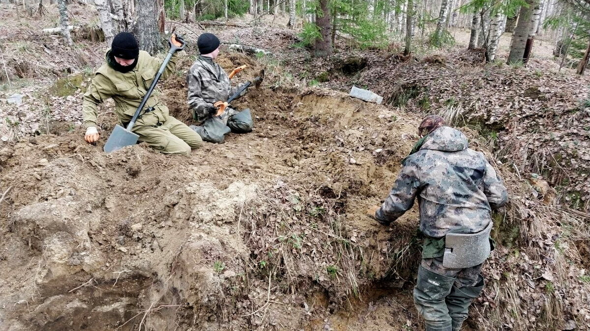    Поисковики из Югры обнаружили под Санкт-Петербургом обломки сбитого советского самолёта ИЛ-2