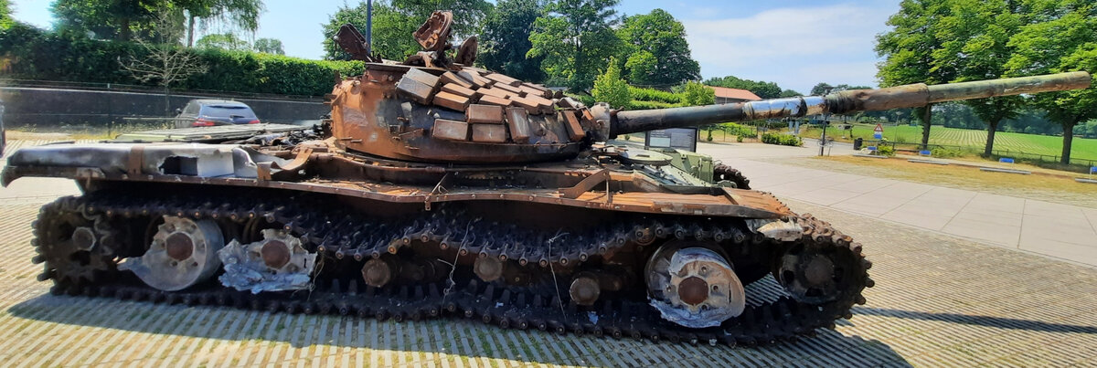 Подбитый под Киевом российский Т-72 Б