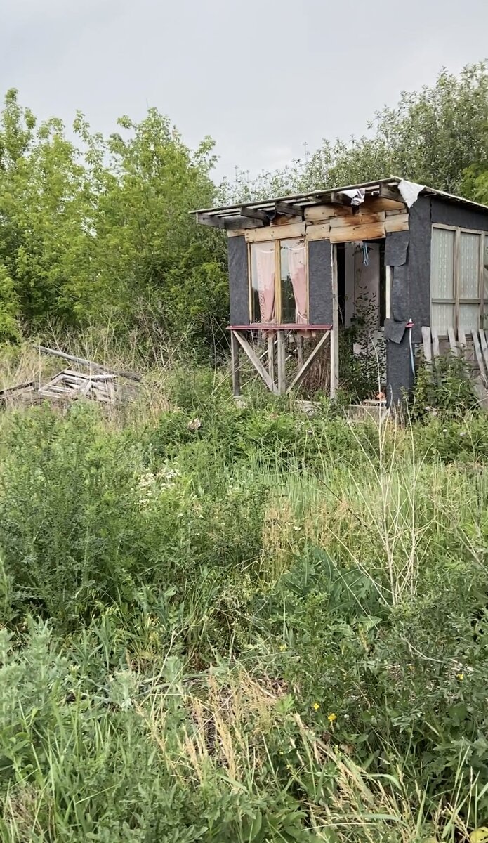 Фото недостроенной беседки. Фото из личного архива. 