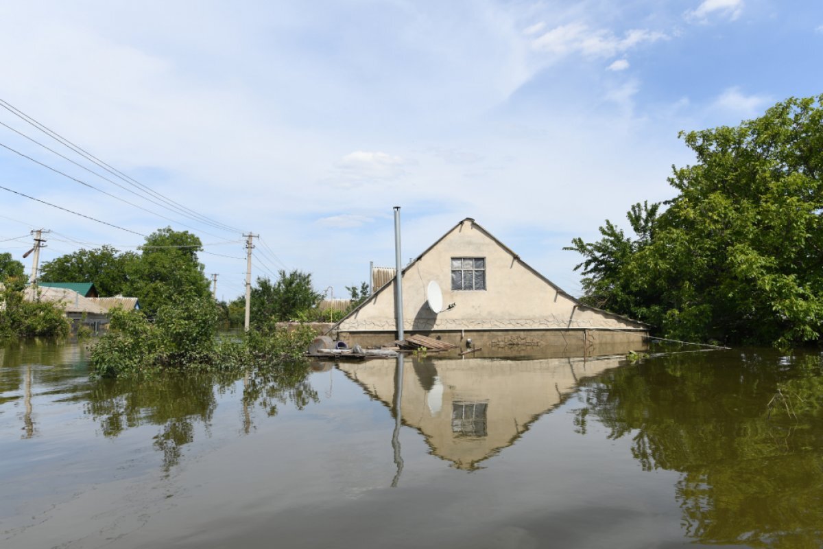    Дом в Корсунке, затопленный в результате разрушения Каховской ГЭС. Херсонская область, Россия. 07.06.2023