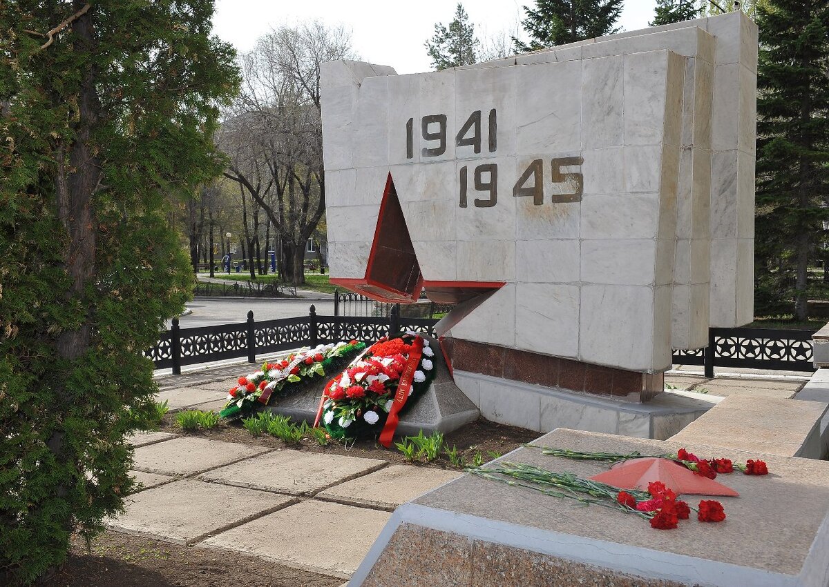 Мемориал преподавателям, сотрудникам и студентам, погибшим в военных действиях Великой Отечественной войны 1941-1945 гг.