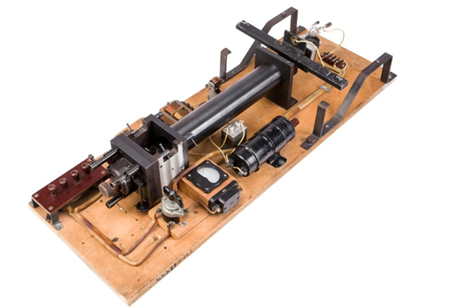 Установка, на которой Ю.Н. Денисюк получил свою первую голограмму в 1959 году