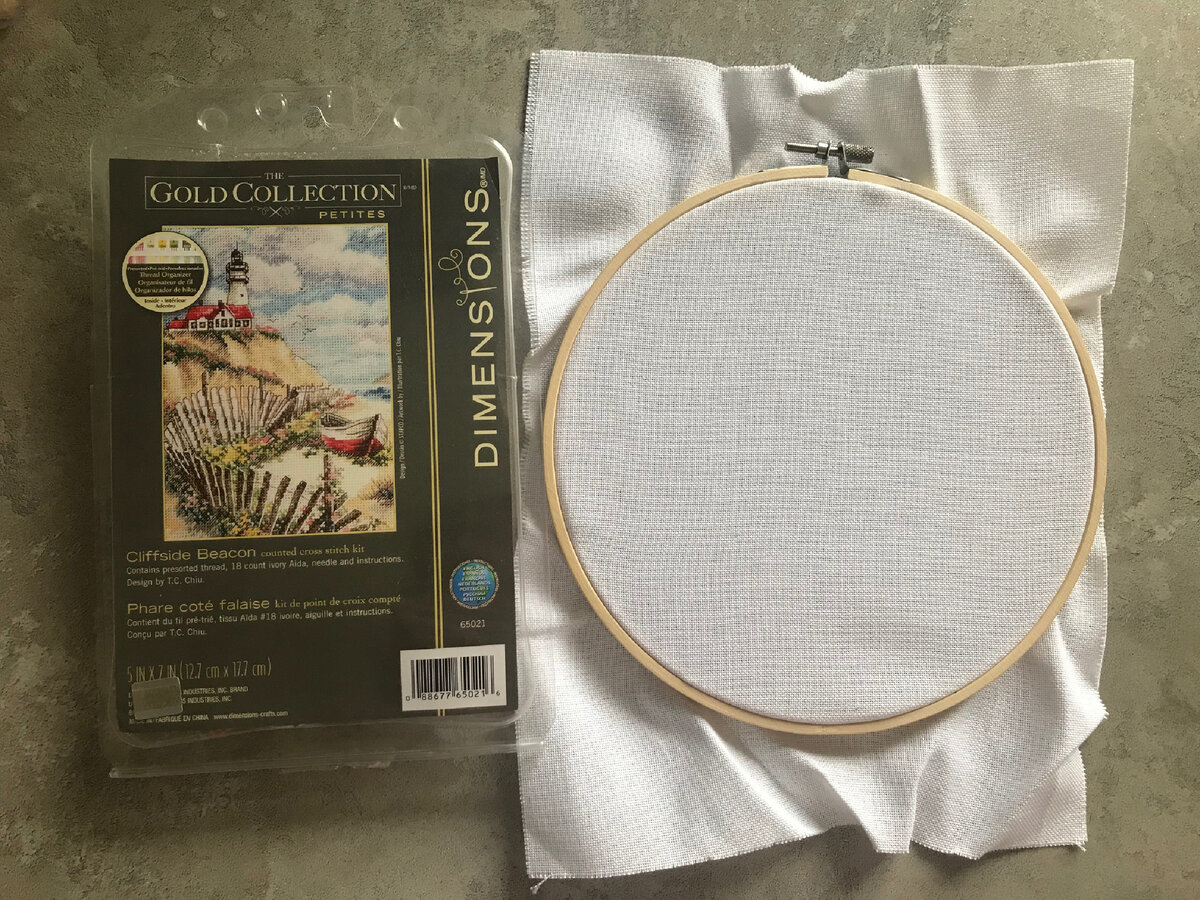 На фото начало процесса. На деревянных пяльцах равномерка Мурано 32 каунт в оттенке молочный