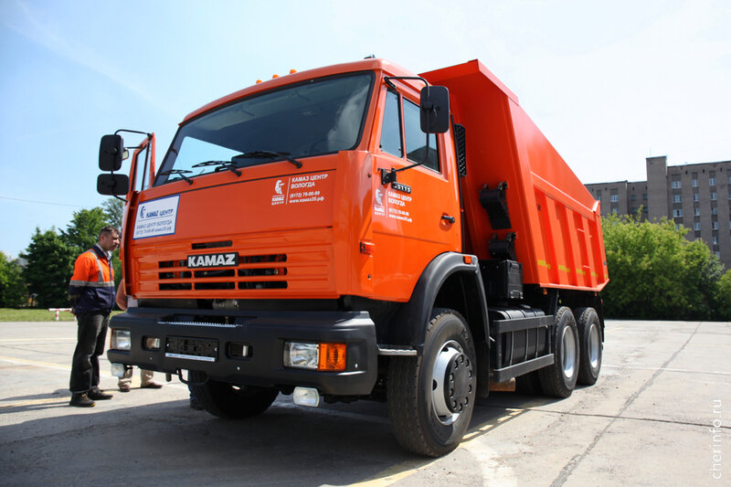    Это третий КамАЗ в колледже. Старые выпущены в 1991 и 2007 годах.