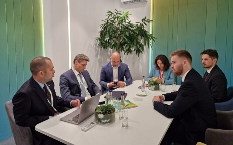    На Петербургском экономическом форуме обсудили возможное участие «Сбербанка» в проекте «Карта оренбуржца» Кристина Просвиркина