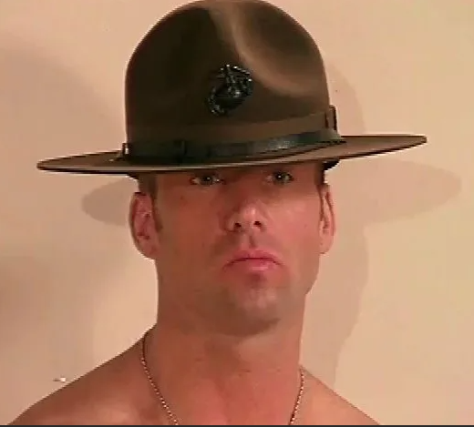 Сержант Херрингтон контролирует своих подчиненных