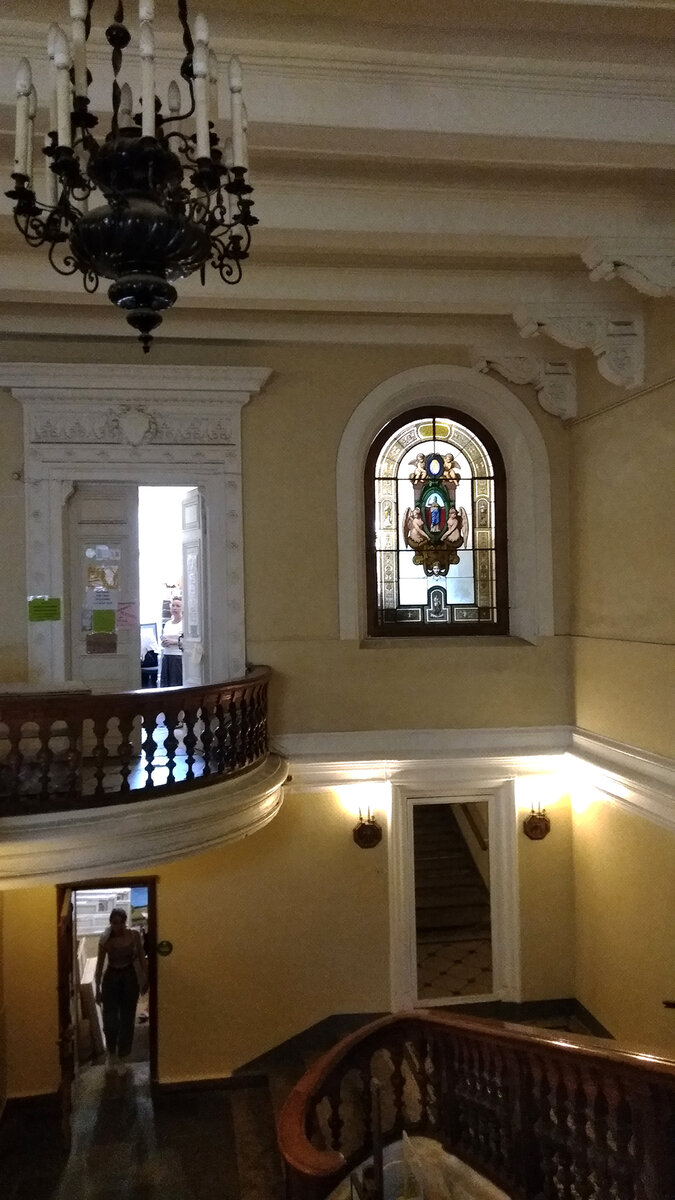 Парадная лестница в доме СХ (Б. Морская, 38)