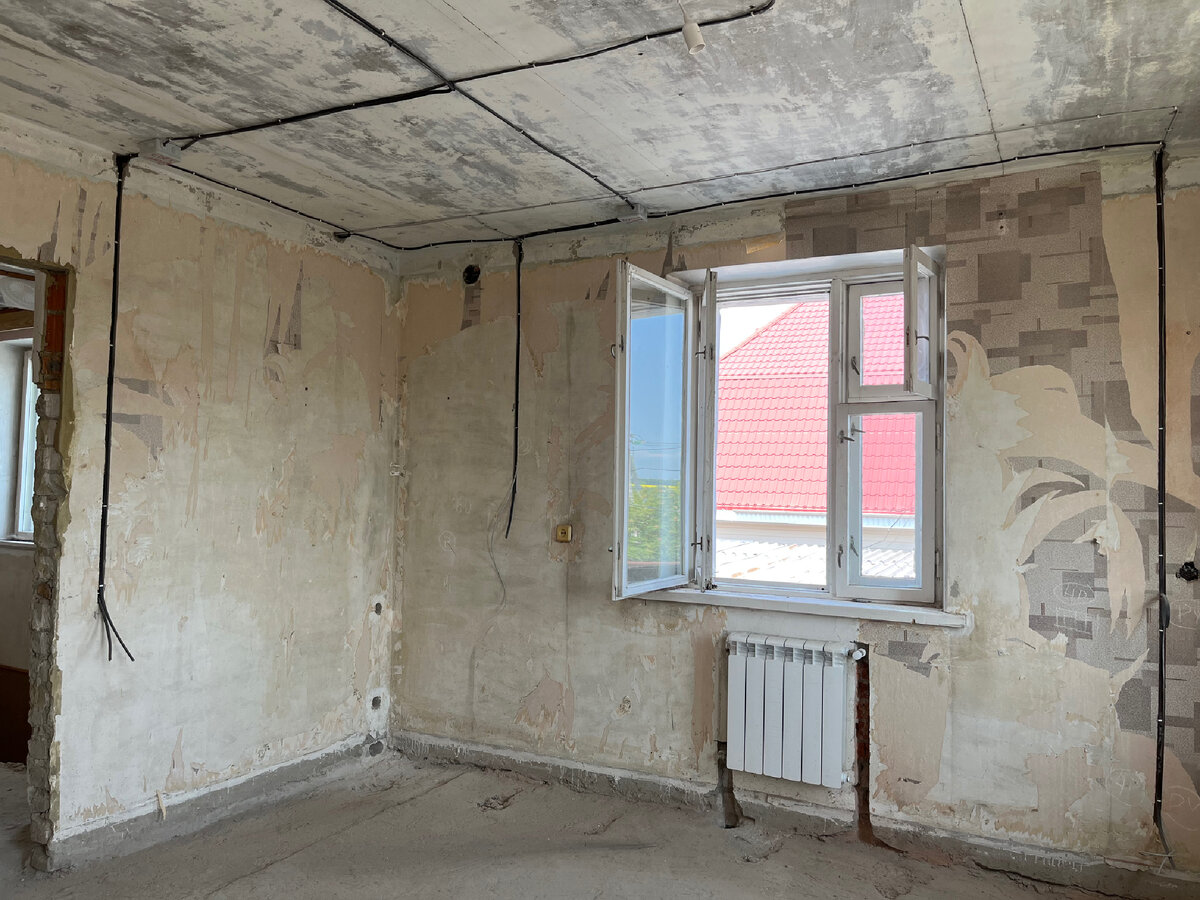 Прокладка электропроводки продолжается. Демонтаж канализационных труб ...