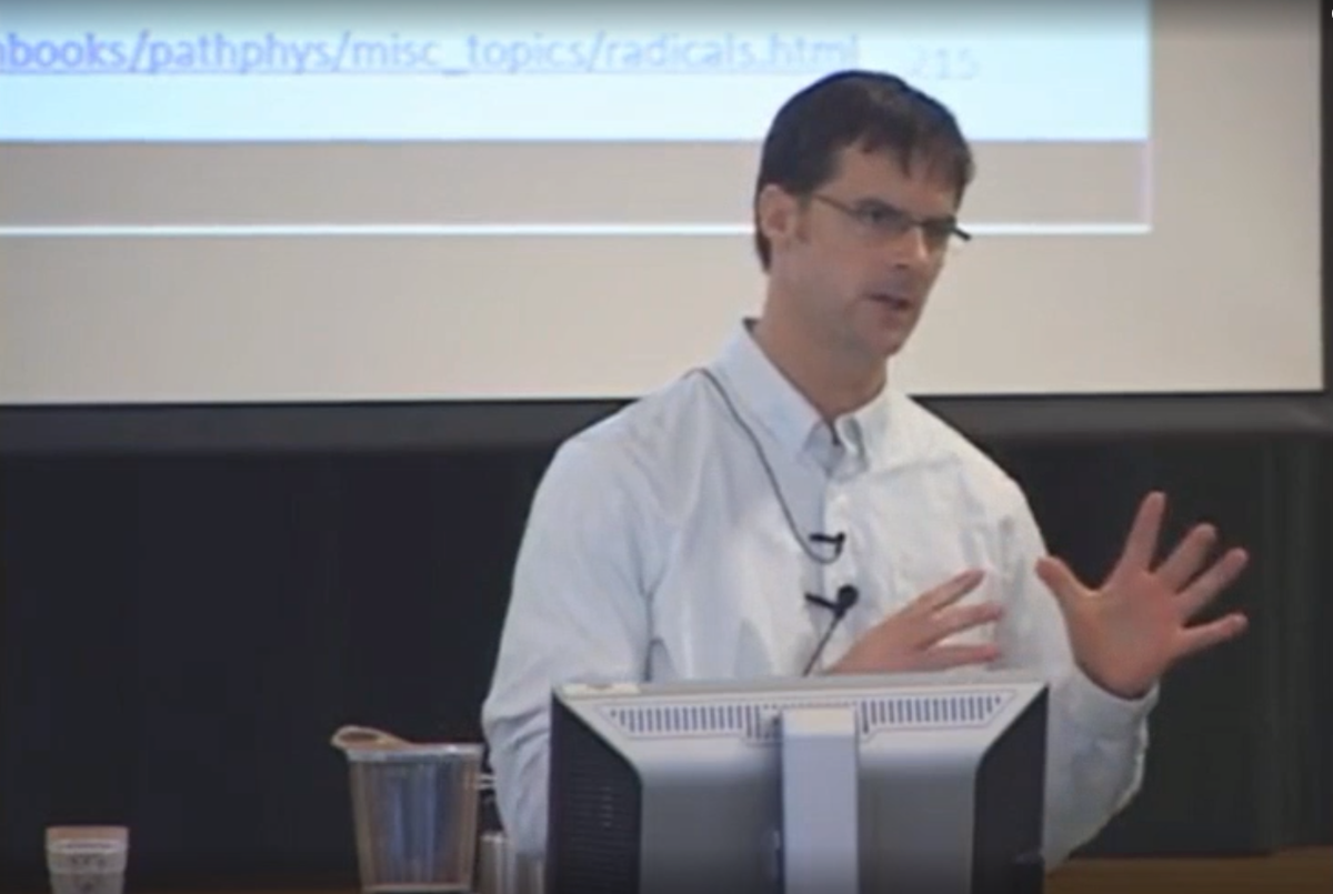 Один из моих учителей, Бен Линч, читает лекцию по генетике