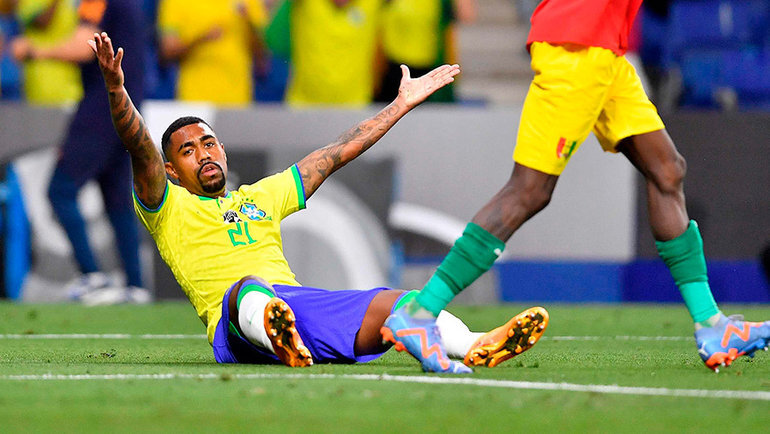    Малком в матче сборных Бразилии и Гвинеи. AFP