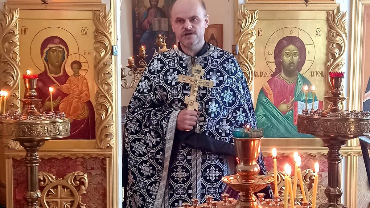     Церковный суд в Костромской области вынес решение по делу местного православного священника Иоанна (Бурдина). За проповеди о мире и пацифистские высказывания в СМИ его запретили в служении.