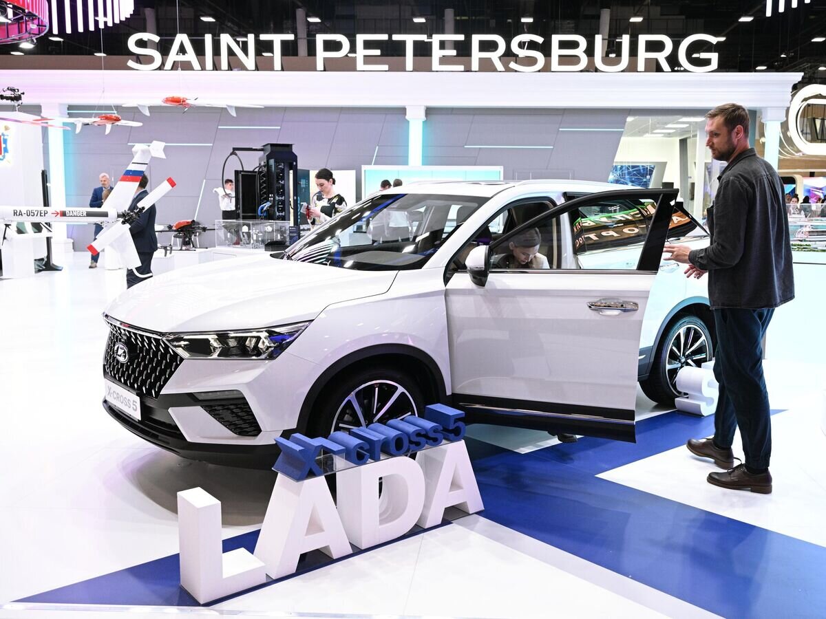    Автомобиль Lada X-Cross на стенде Санкт-Петербурга© Фотохост-агентство РИА Новости
