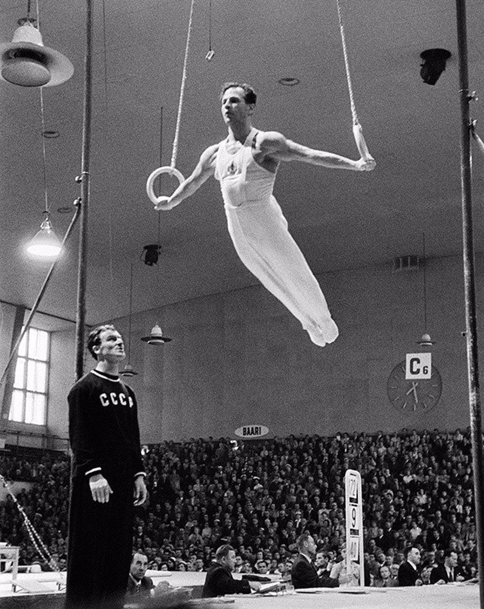 1952 год спорт. Виктор Иванович Чукарин. Виктор Чукарин гимнаст. Виктор Чукарин 1952. Виктор Чукарин Олимпийский чемпион.