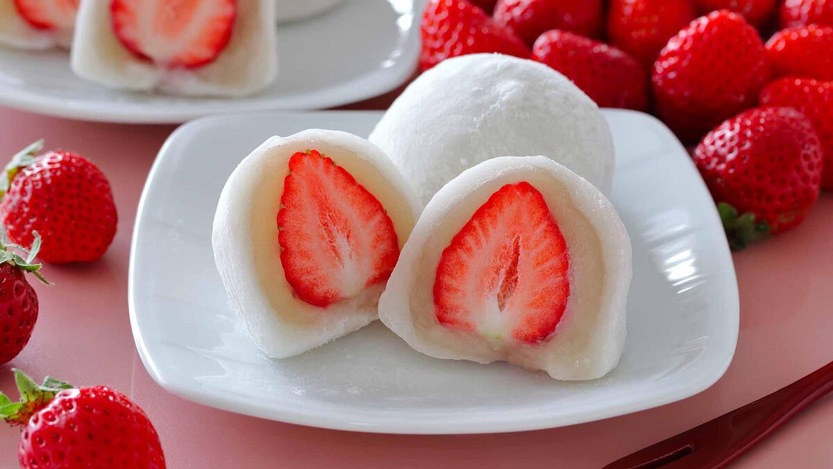Рисовые пирожки с клубникой