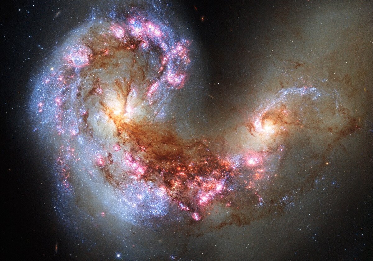Взаимодействующие галактики NGC 4038 и NGC 4039, получившие название «Галактики Антенны». Фото: NASA / Hubble