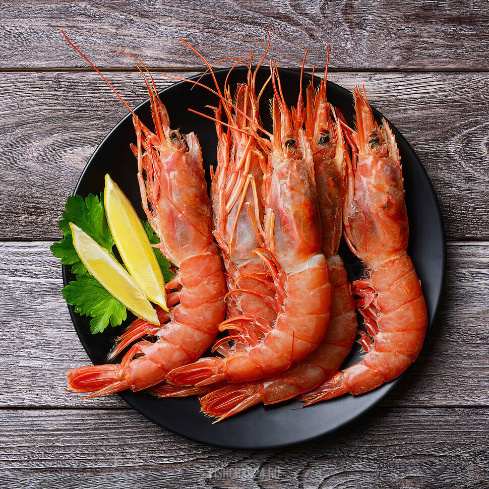 Креветки на тарелке 