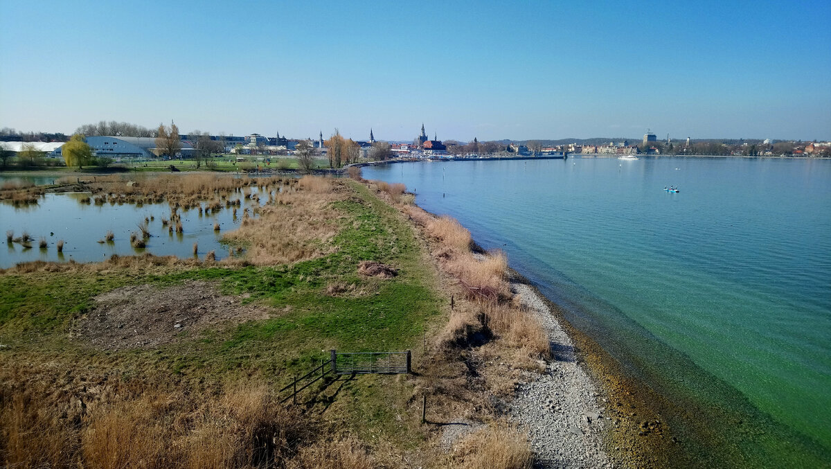 Вид на Констанц (Германия) со смотровой башни в Кройцленгине (Швейцария)