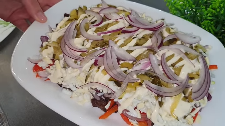 Праздничный салат с говядиной: очень вкусный, сытный и необычный рецепт.
