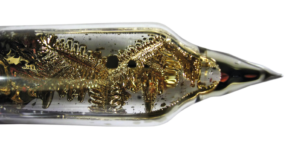 Цезий в красивых кристаллах в ампуле.  фото: картинки яндекса.