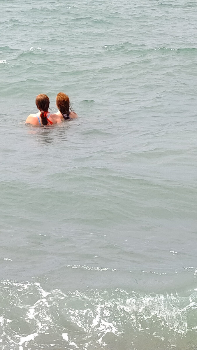 Моя золотая парочка ловит волну.