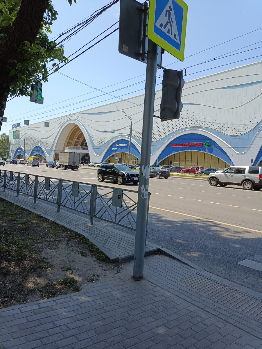 Вход в ТЦ "Океанис"