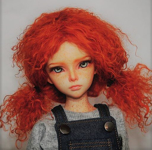 К слову руководитель нашей героини, миссис Мэри Робсон, была добрейшей женщиной.