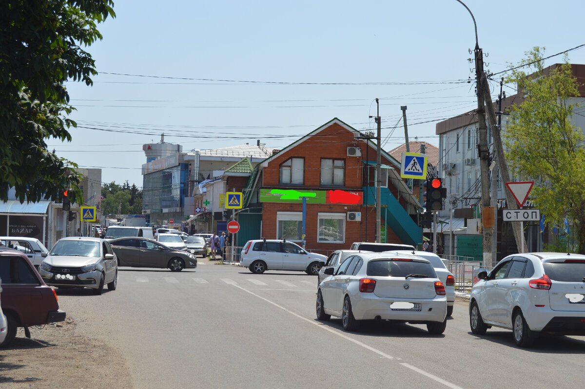 Фото автора. 24.06.2023. У районного городского рынка.