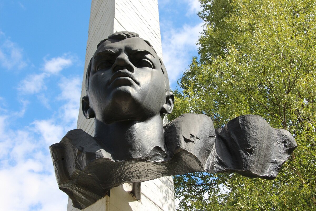 Автор мемориального комплекса на месте гибели матросова. Памятники Матросову Александру Матвеевичу.