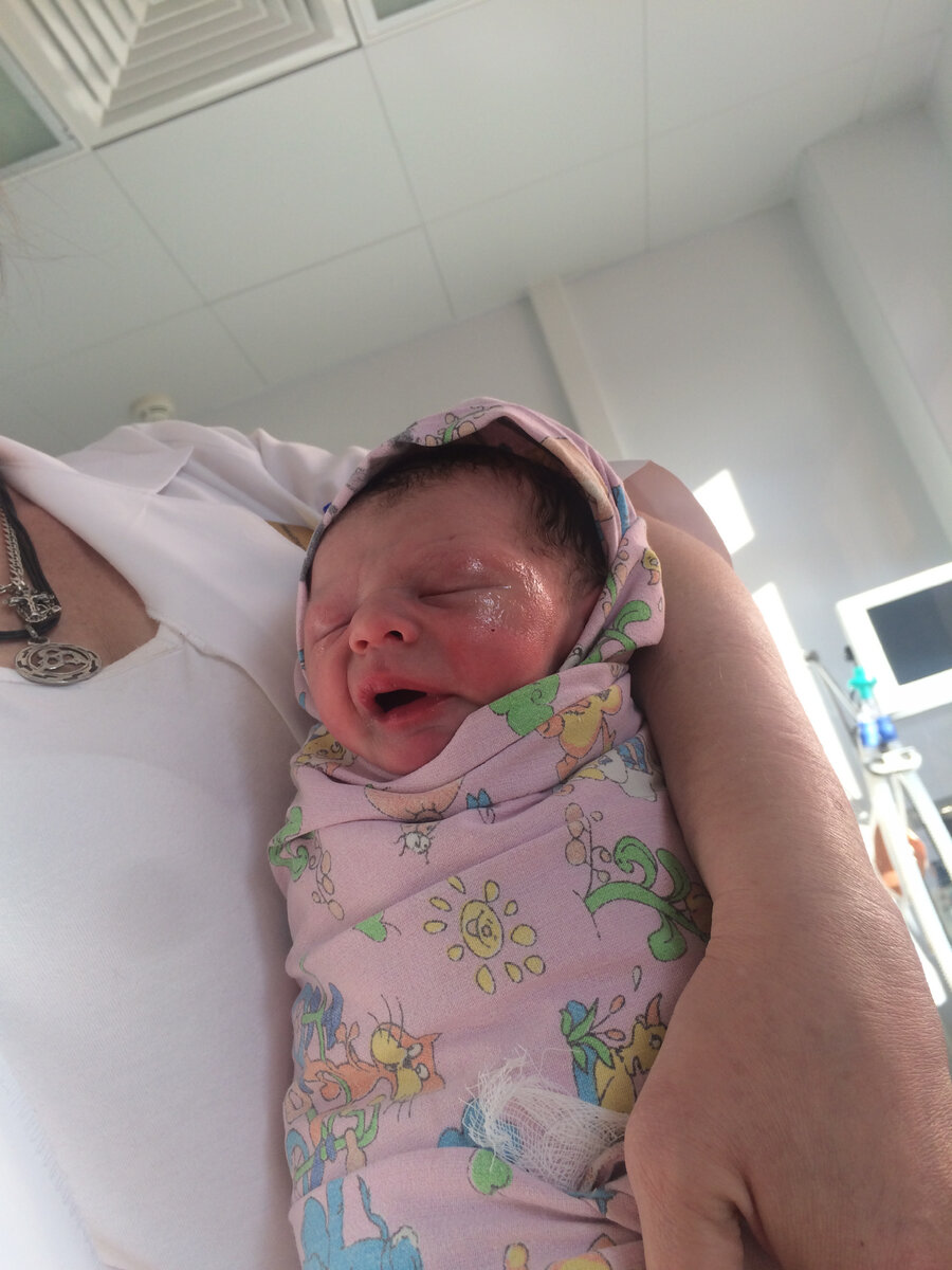 Первое фото моей безграничной любви. А так и не скажешь, что этот отекший человечек на такое способен