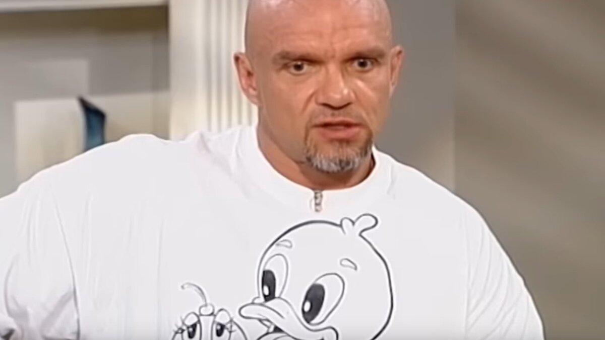     В передаче «Мой герой» писательницы Татьяны Устиновой актёр Владимир Епифанцев рассказал о том, как пришёл в профессию.