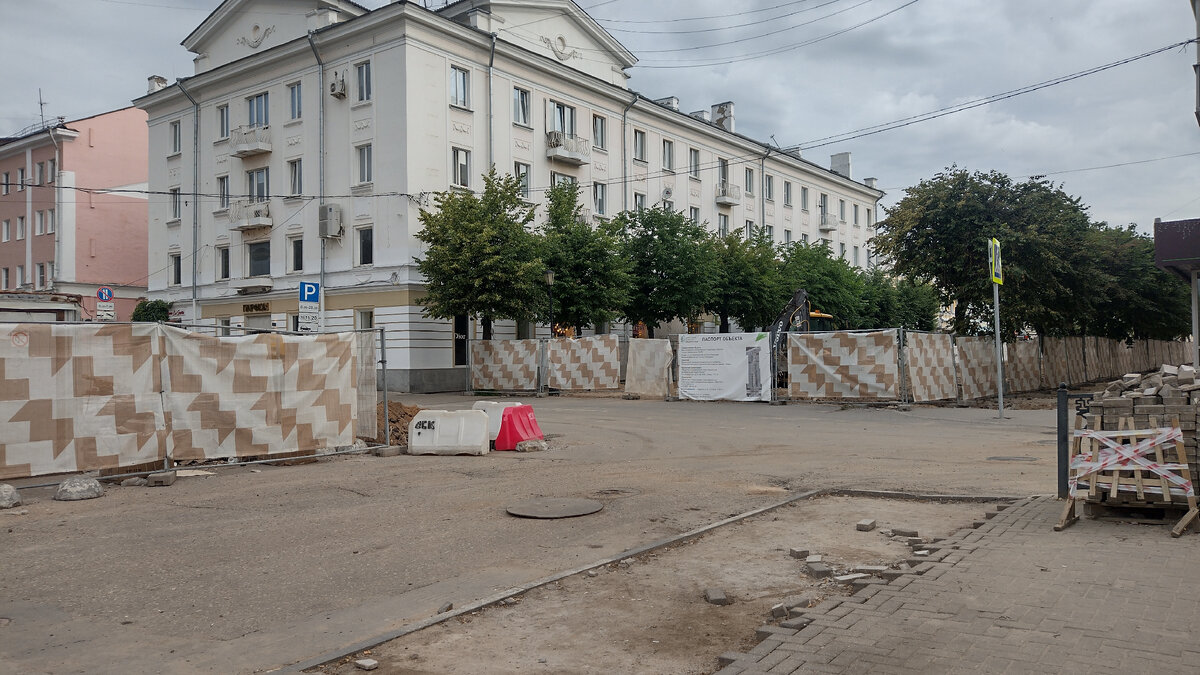 Затянувшийся ремонт на Трехсвятской. Фото автора