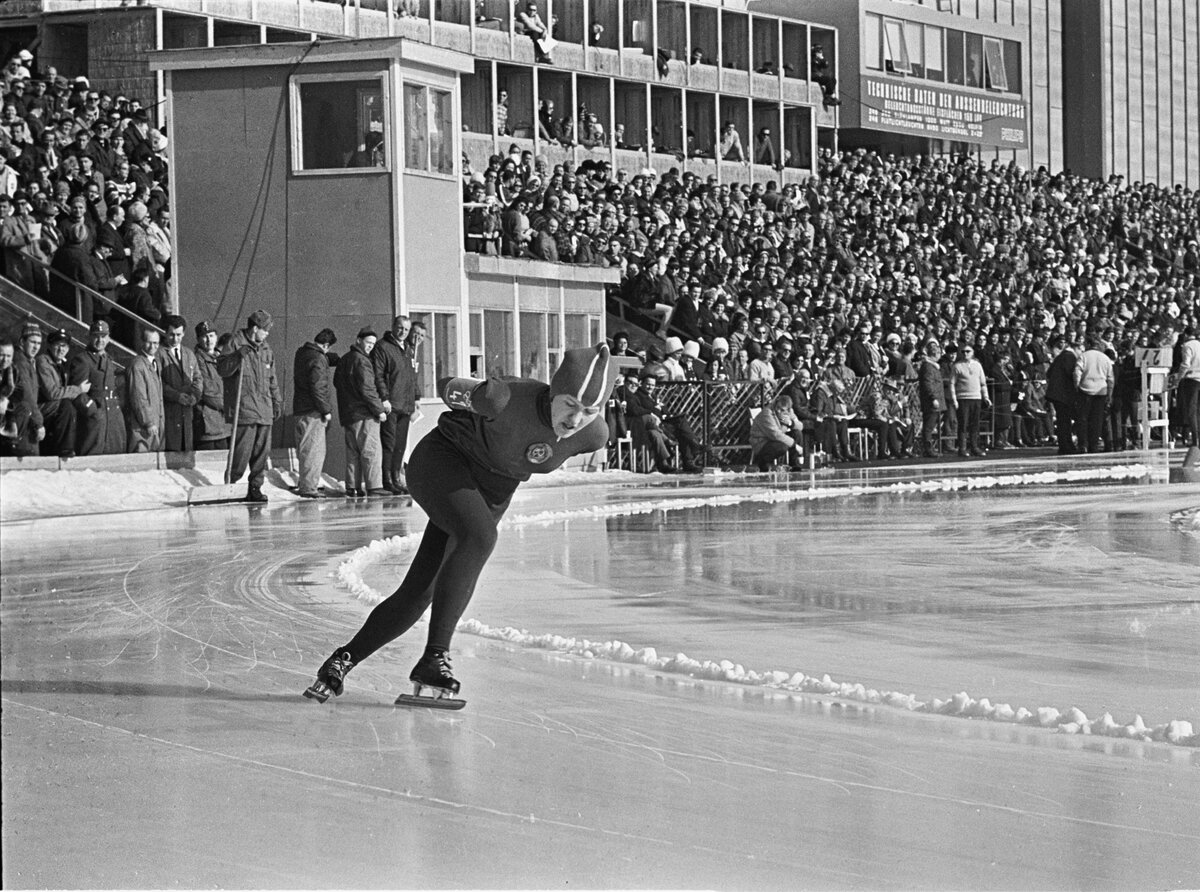 Первый спортивный. Лидия Скобликова 1964. Лидия Скобликова, СССР, конькобежный спорт.. Лидия Скобликова Олимпийские игры. Скобликова на Олимпийских играх 1964.