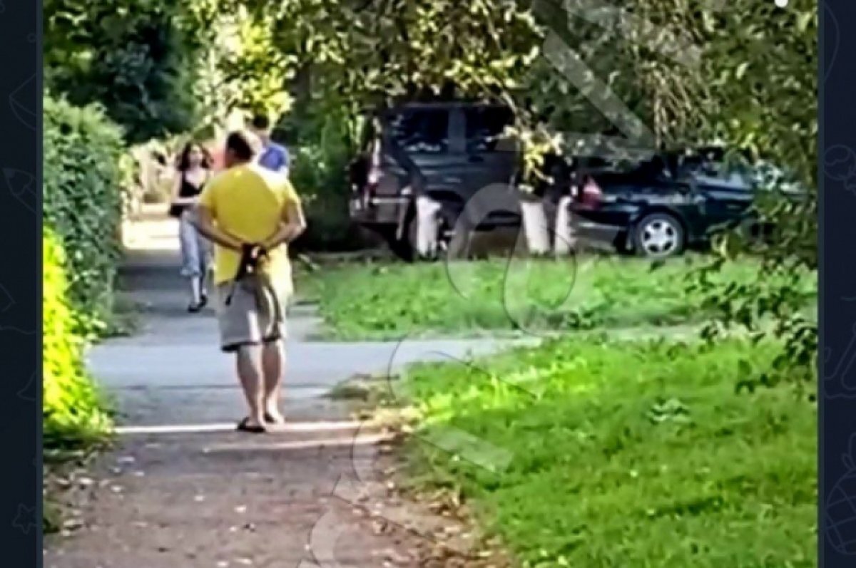    В Армавире вооруженный мужчина преследовал детей