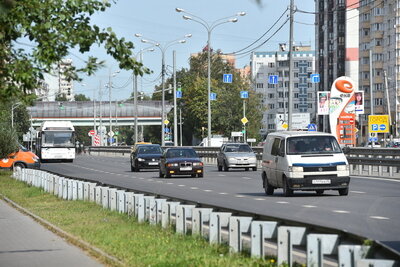    Автомобили на проезжей части в Подмосковье ©Александр Манзюк РИАМО