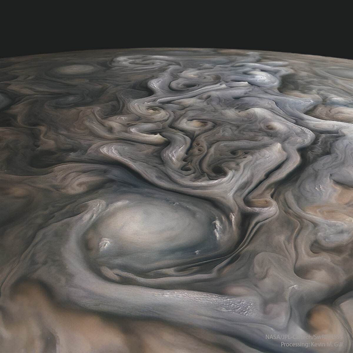 Самый большой атмосферный вихрь в солнечной системе. Юпитер снимок НАСА. Снимки Юпитера с Юноны.